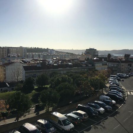 Apartamento Novo Muito Confortavel Com Vista Rio ألجيس المظهر الخارجي الصورة